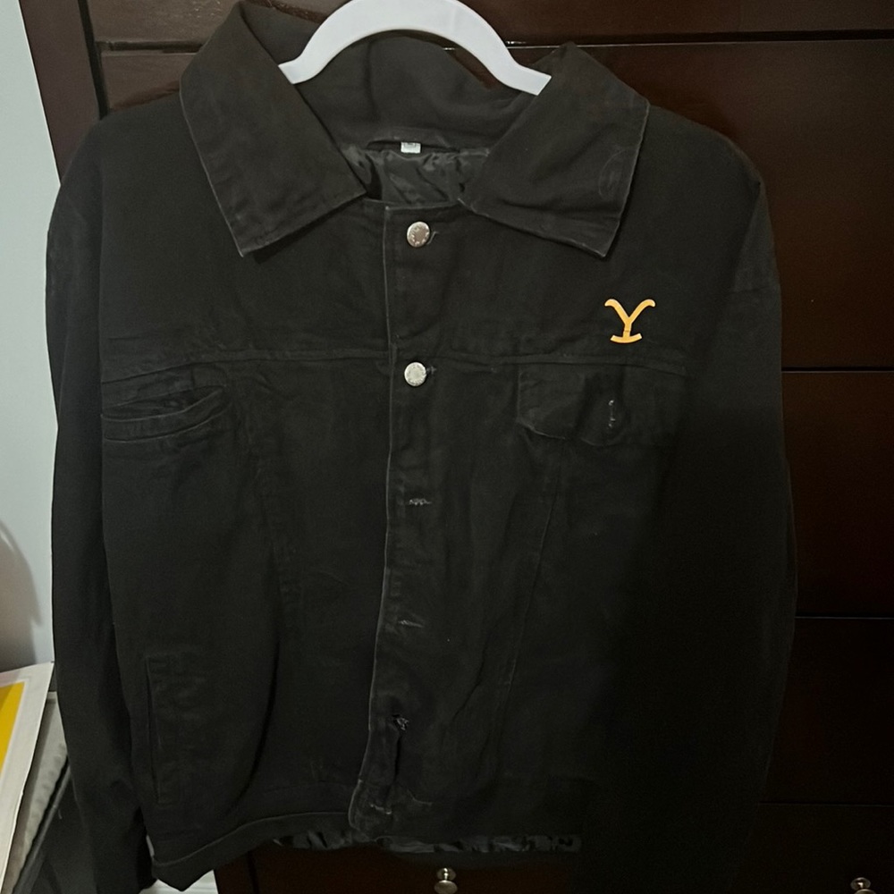 Amazon Yellowstone jacket men’s Large